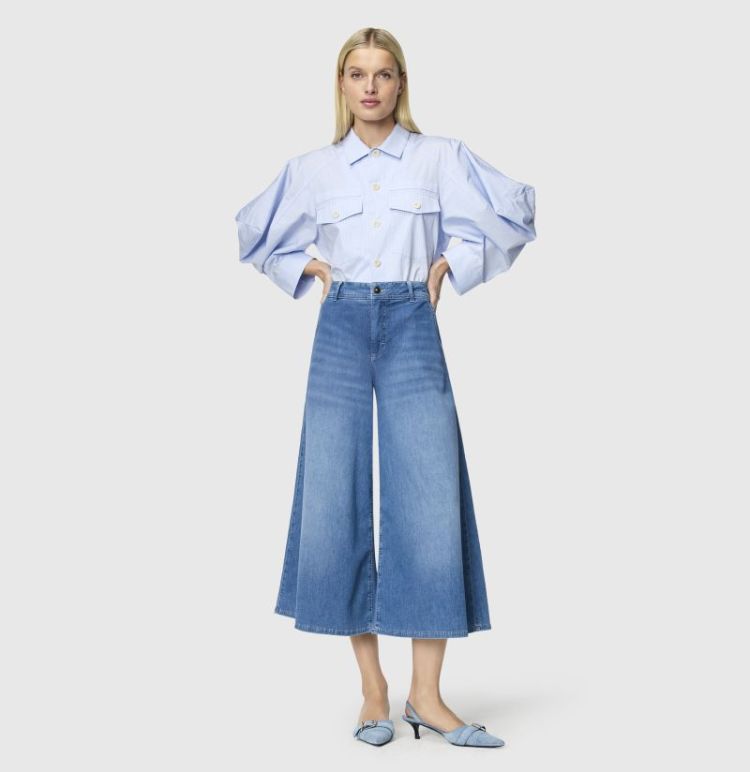  D589 authentic