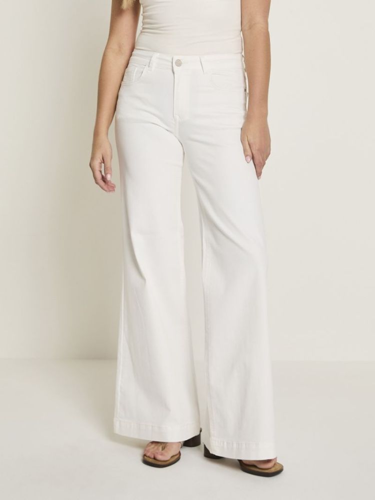  002 - White - L