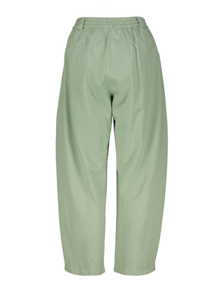  Light green