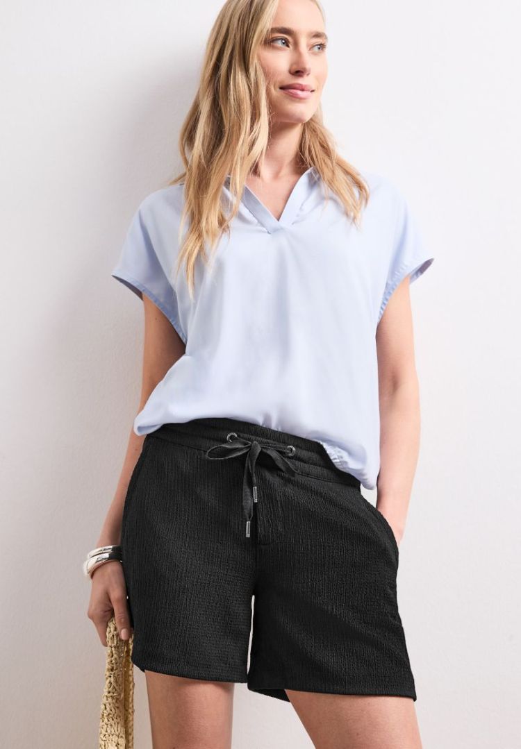 A381223 10001 Black