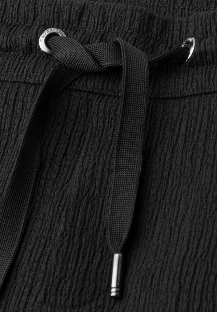 A381223 10001 Black